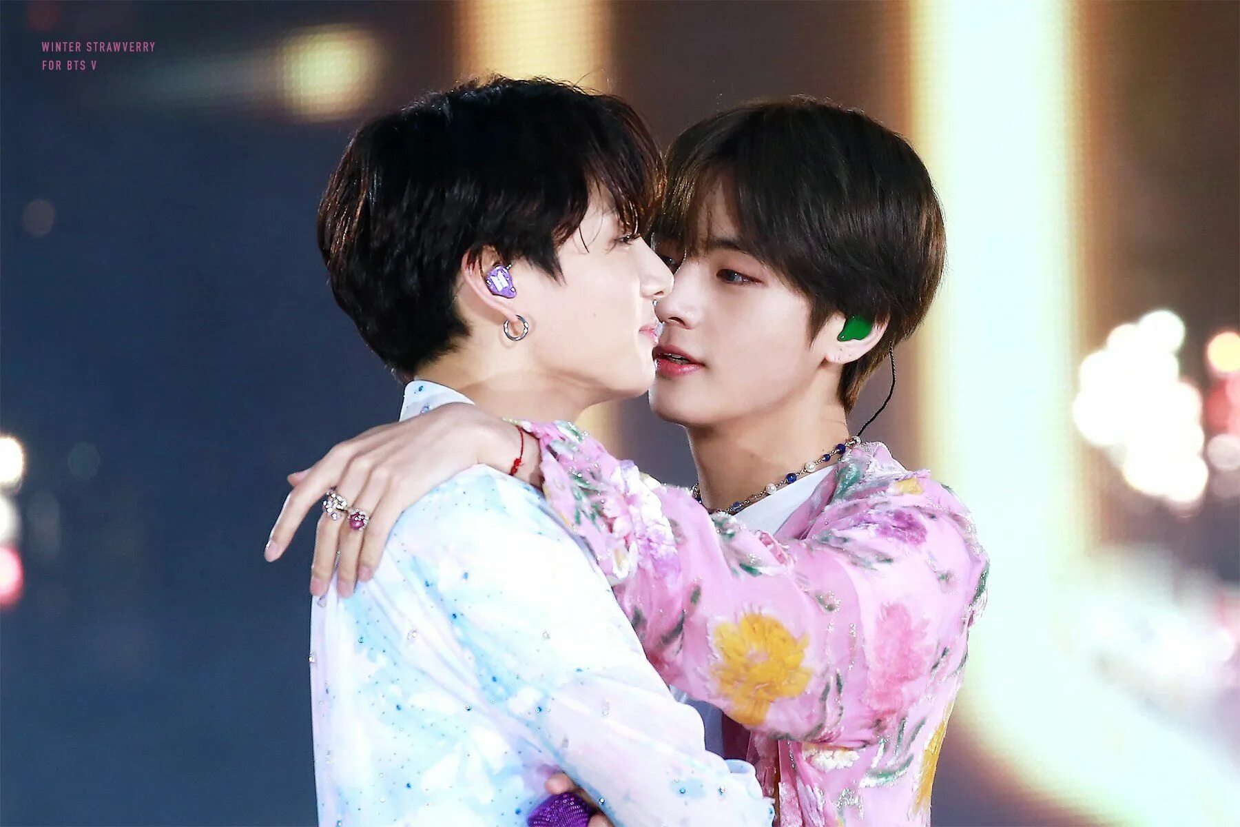 Вигуки страсть. БТС taekook. Вигуки BTS. Вигуки BTS 2021. Taekook BTS 2021.