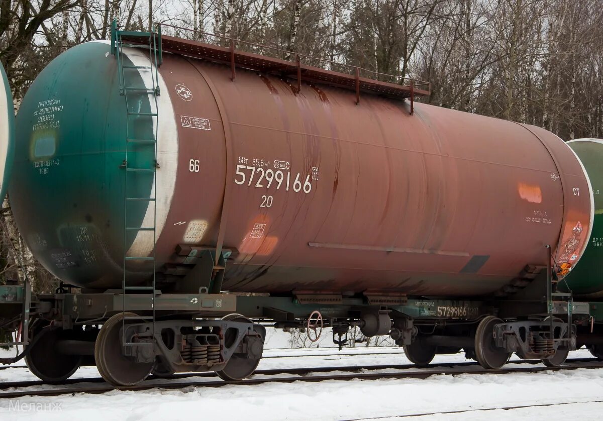 газовая ж. нефтебензиновая вагон цистерна. вагон-цистерна для тёмных нефтепродуктов. номер цистерны. цистерна газ 36 кубов.