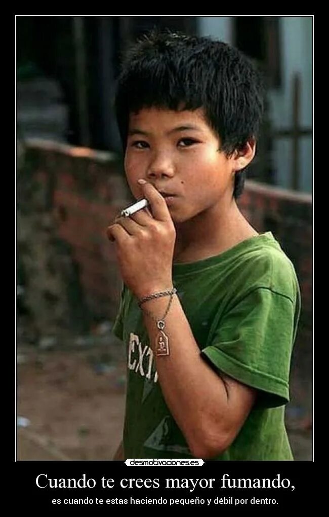 Курил в 11 лет. Курящий ребенок. Ребенок с сигаретой.