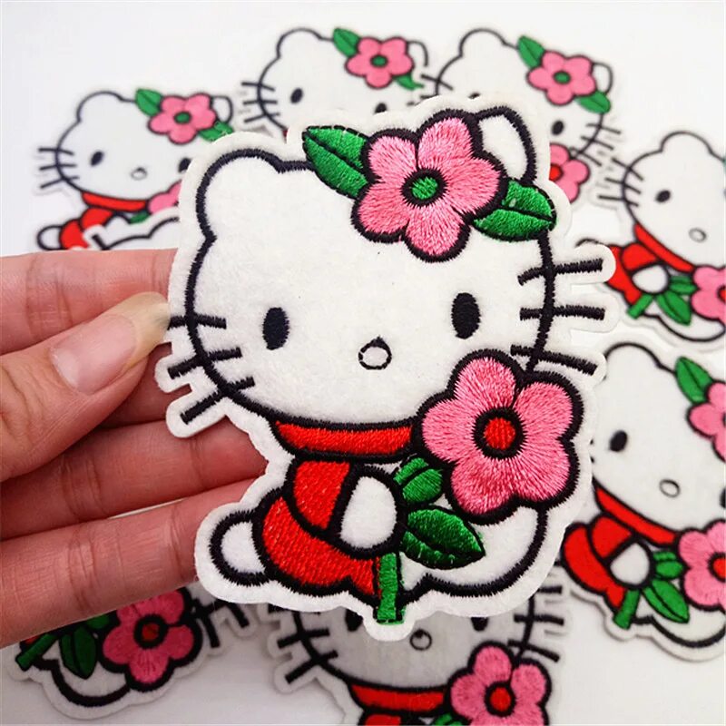 Патч hello kitty. Нашивка хэллоу китти. нашивка на одежду хелло китти. термонаклейка хелло китти. hello kitty вышивка на ткани.