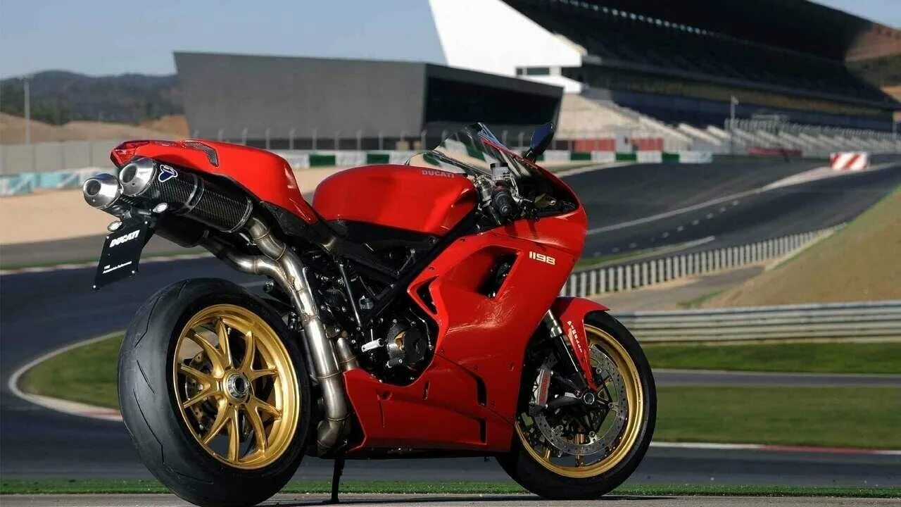 Сколько стоит машина байк. Ducati Superbike 1098. Мотоцикл Дукати красный. Ducati 1098 красный. Мотоцикл Ducati 1098.