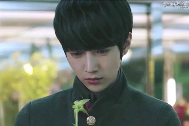 Неукротимый повелитель чэнь цин поцелуй. Маленькая фея и принц вампиров дорама. Маленькая фея и принц вампиров дорама. Дорама с парнем с белыми волосами. Прекрасная вампирша (2018).