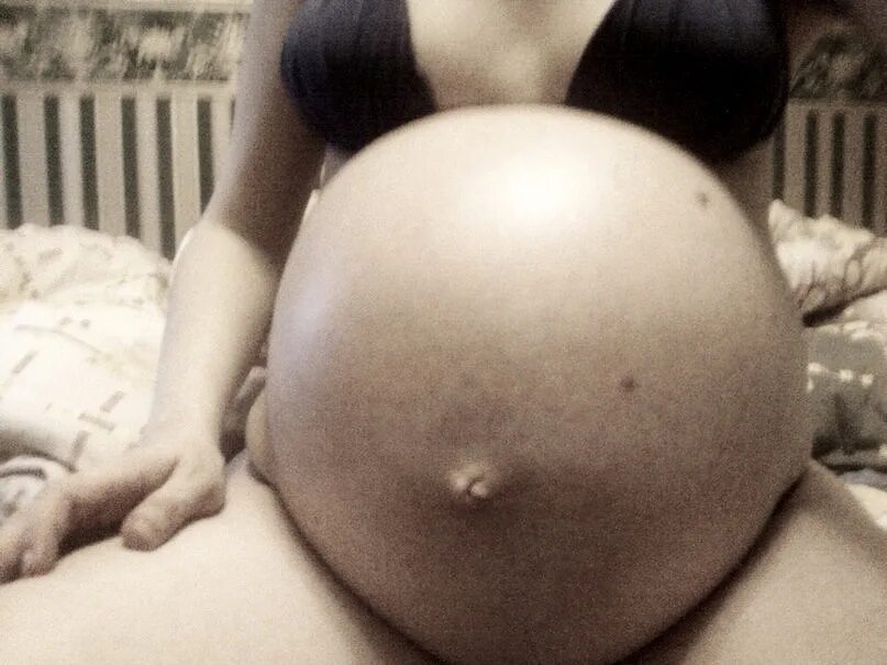 Мама в 16 юля двойня. Большие животы беременных. Самые большие животы у беременных женщин. Самый большой живот у беременной.