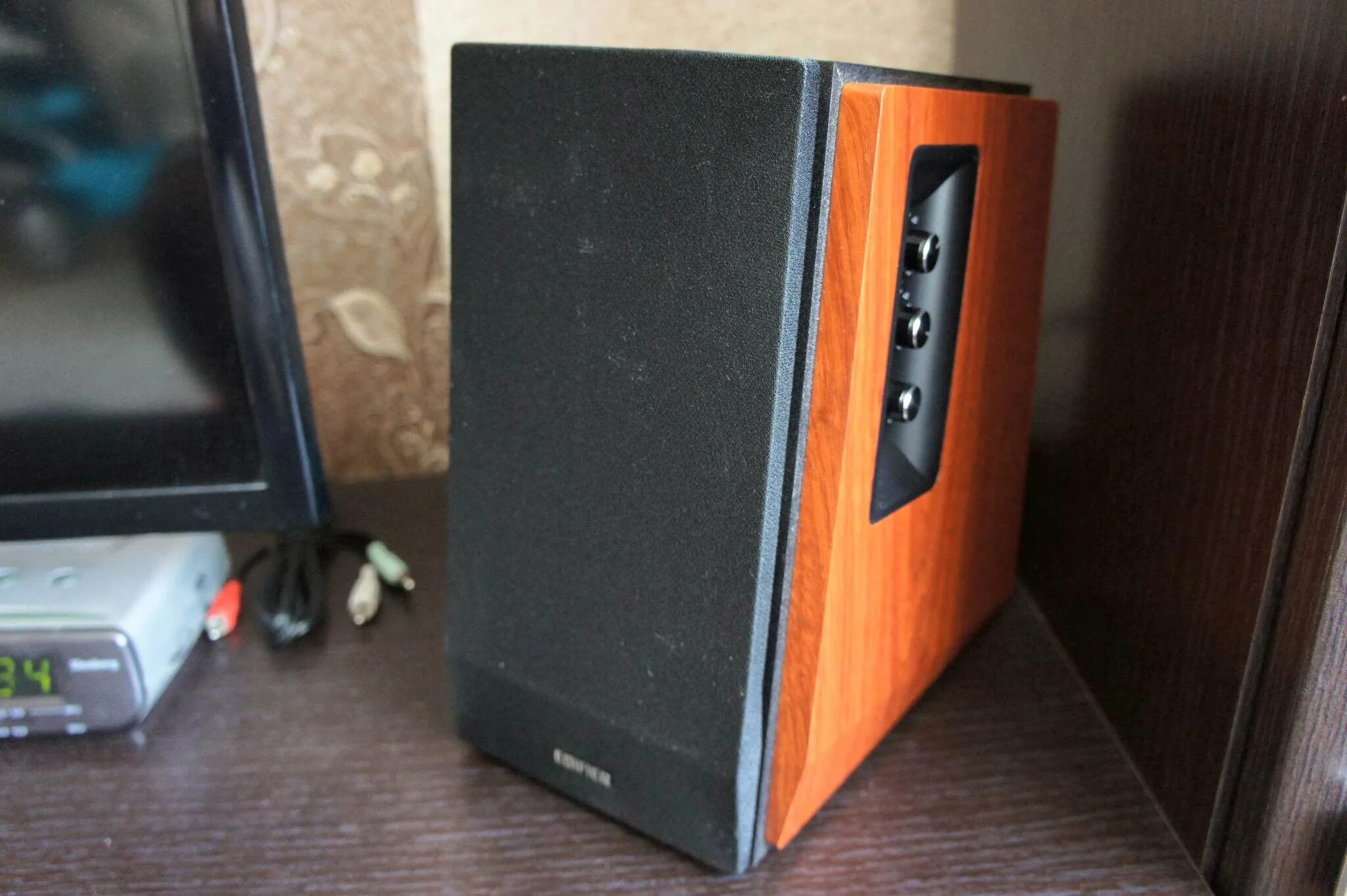 Edifier r series studio r1700bt. Edifier r series studio r1700bt