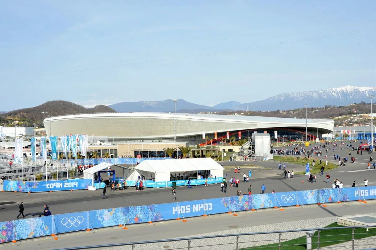 Набережная сочи шторм. Что сейчас в адлере происходит. Адлер сегодня. Пляж сочи парк. Сочи пляж.