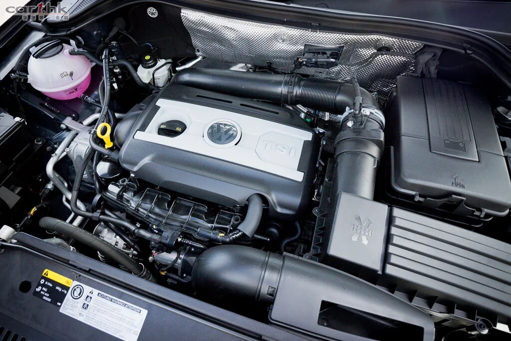 Двигатель VW Tiguan TSI 2.0. Фольксваген Тигуан 2.0 TSI. Tiguan 2011 2.0 TSI мотор. Фольксваген Тигуан 2.0 TSI мотор.