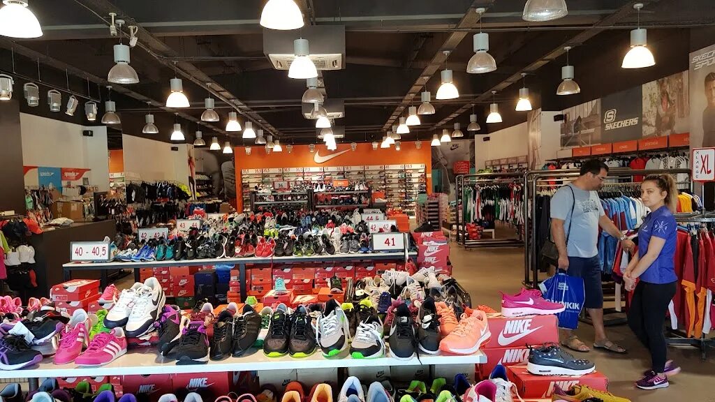 Найк турция сайт. Nike Outlet. Nike Outlet Анталия. Найк Турция. Nike в Турции.