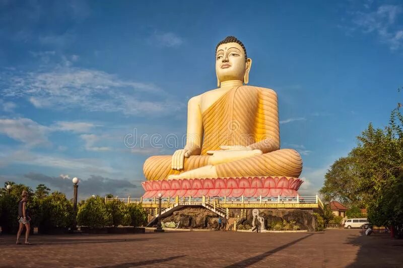 Aluthgama статуя Будды. Храм Будды на Шри Ланке Бентота. Kande Vihara. Храм Kande Viharaya.