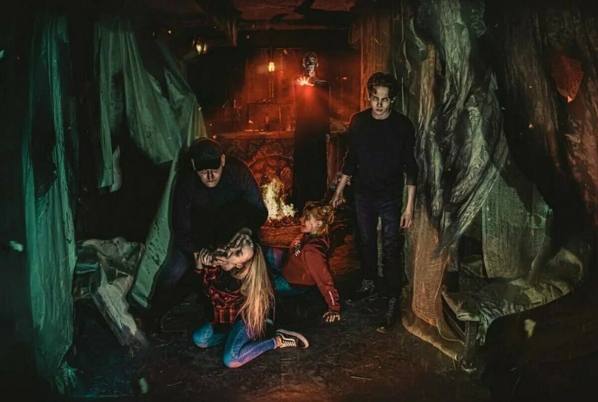 Квесты в москве 8+. Страшные квесты лет. Страшные сказки квест саратов. Квест саратов страшные. Страшные квесты лет.