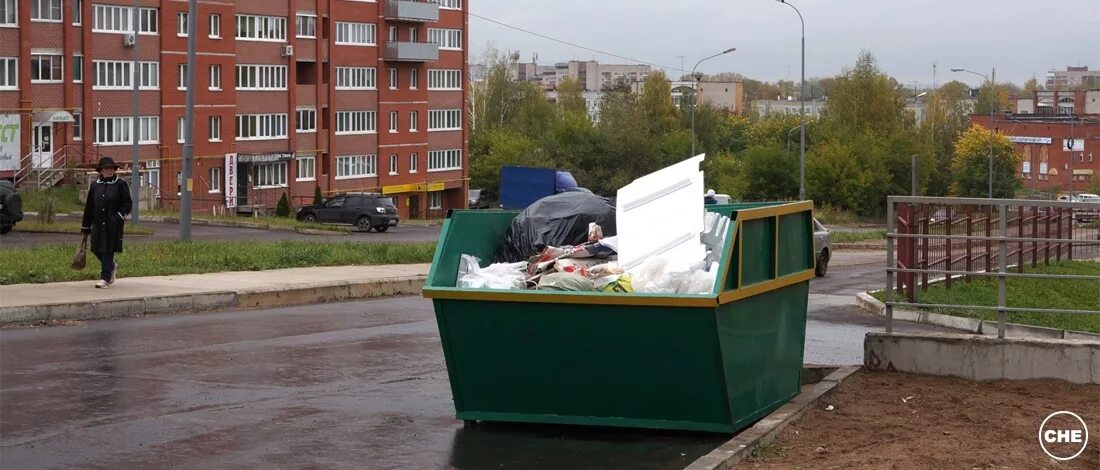 Мусорный контейнер. Строительные отходы. Крупногабаритная помойка. Крупногабаритная помойка. Крупногабаритная помойка.