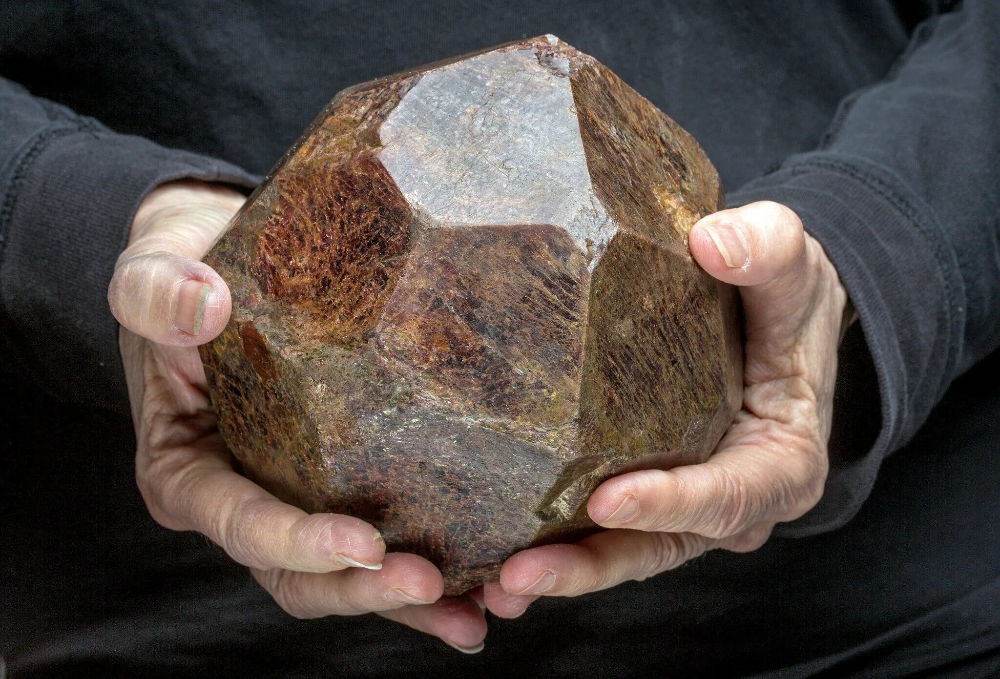 Необычные камни. Самый плотный камень. Самый маленький камень в мире. Необычные драгоценные камни. Необыкновенное камни