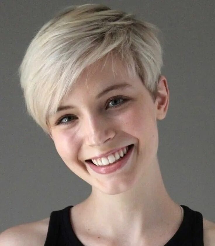 Emma Watson Short Hairstyle: Blonde Hair - Pretty Designs Emma watson hair, Emma