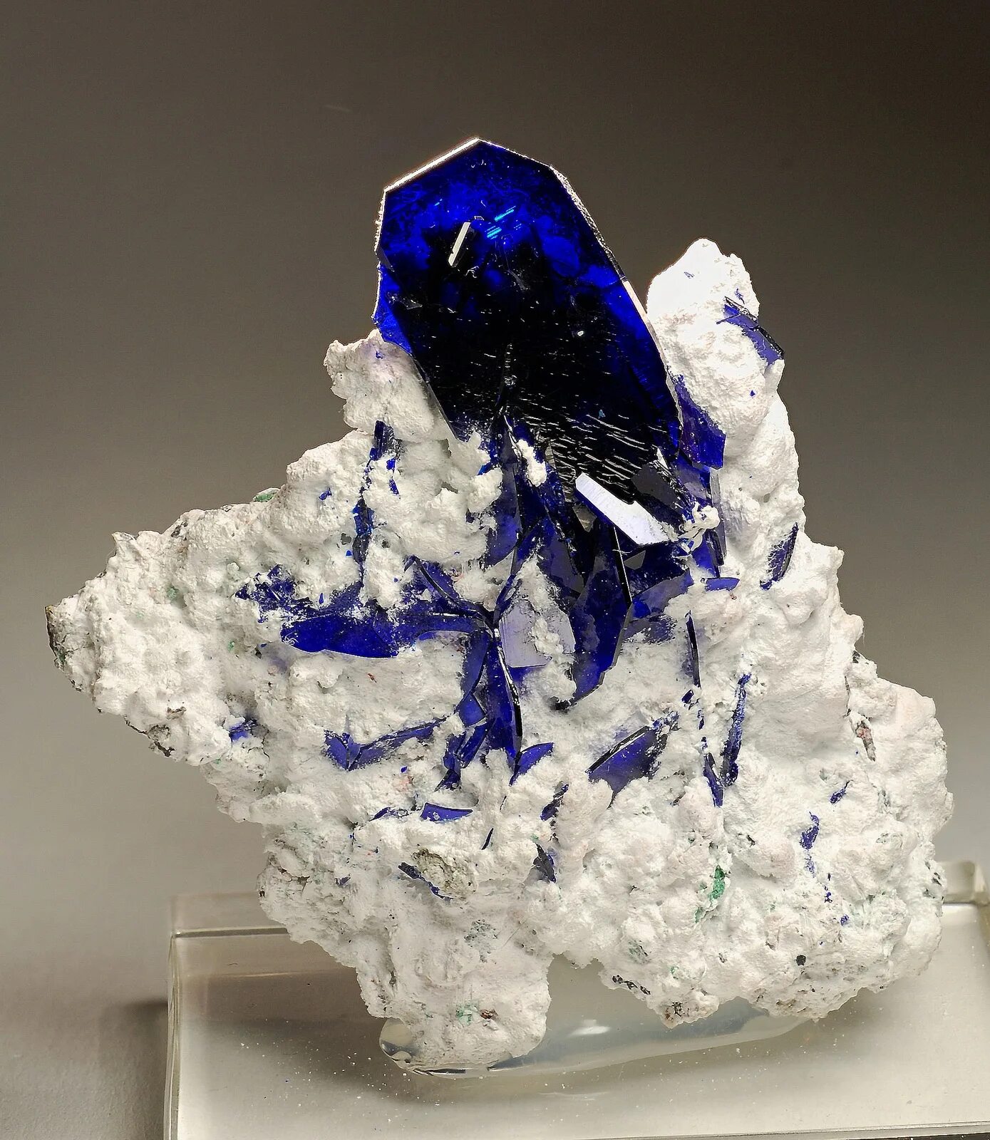 минералы на букву а. минерал 4. минерал 4. эвклаз с примесями. азурит кристалл.