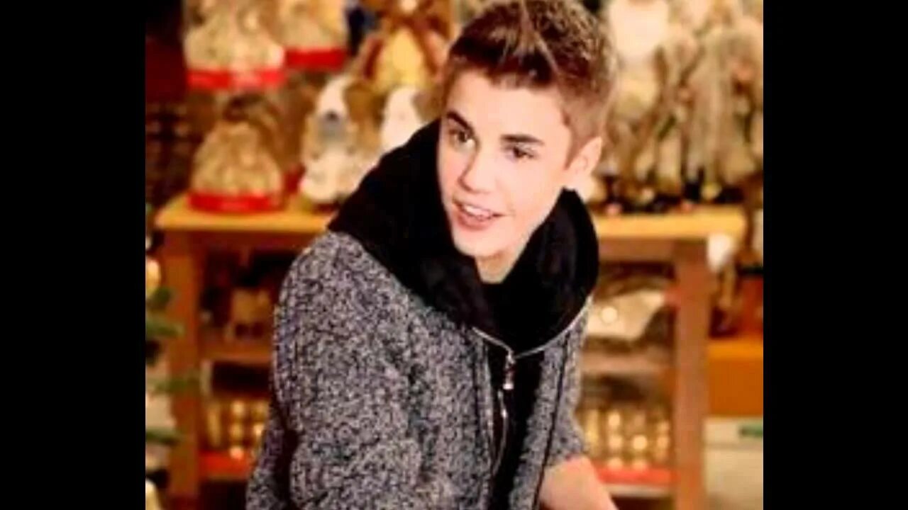 Merry christmas justin. Джастин бибер новый год. Джастин бибер новый год. Джастин бибер в розовой шапке. Джастин бибер christmas.