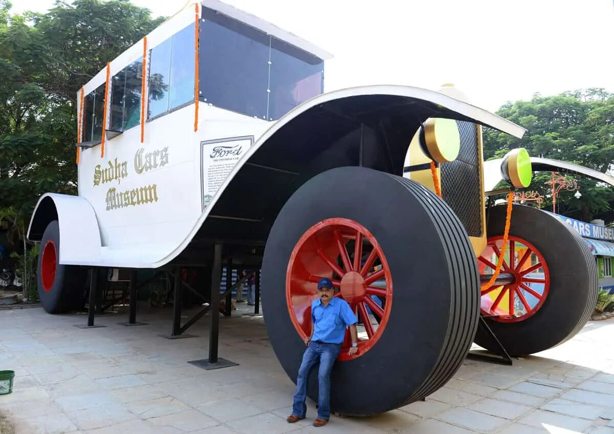 Большие кар. Самая огромная машина в мире медленная. Biggest car. The World's biggest cars. A very big car