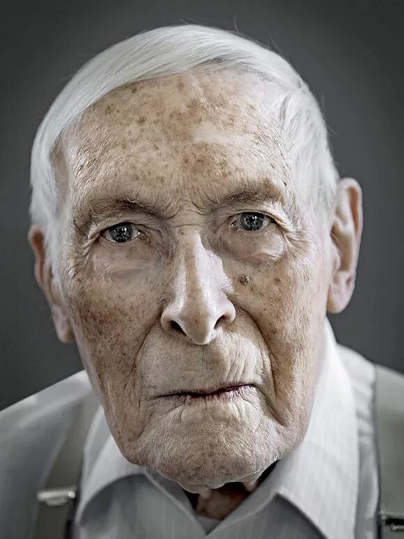 Лицо старого человека. Старый мужчина. Фотопортрет старика. Портрет старого мужчины.
