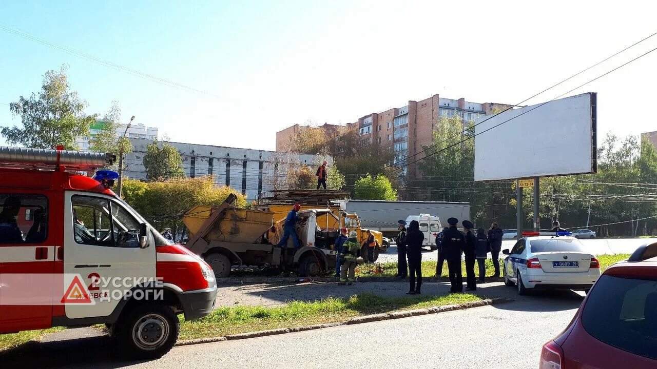 ДТП на Удмуртской Ижевск сегодня. Авария на Удмуртской в Ижевске сегодня. Ижевск новости сегодня свежие. Авария на Пушкинской Ижевск сегодня. Мусоровозов ижевск