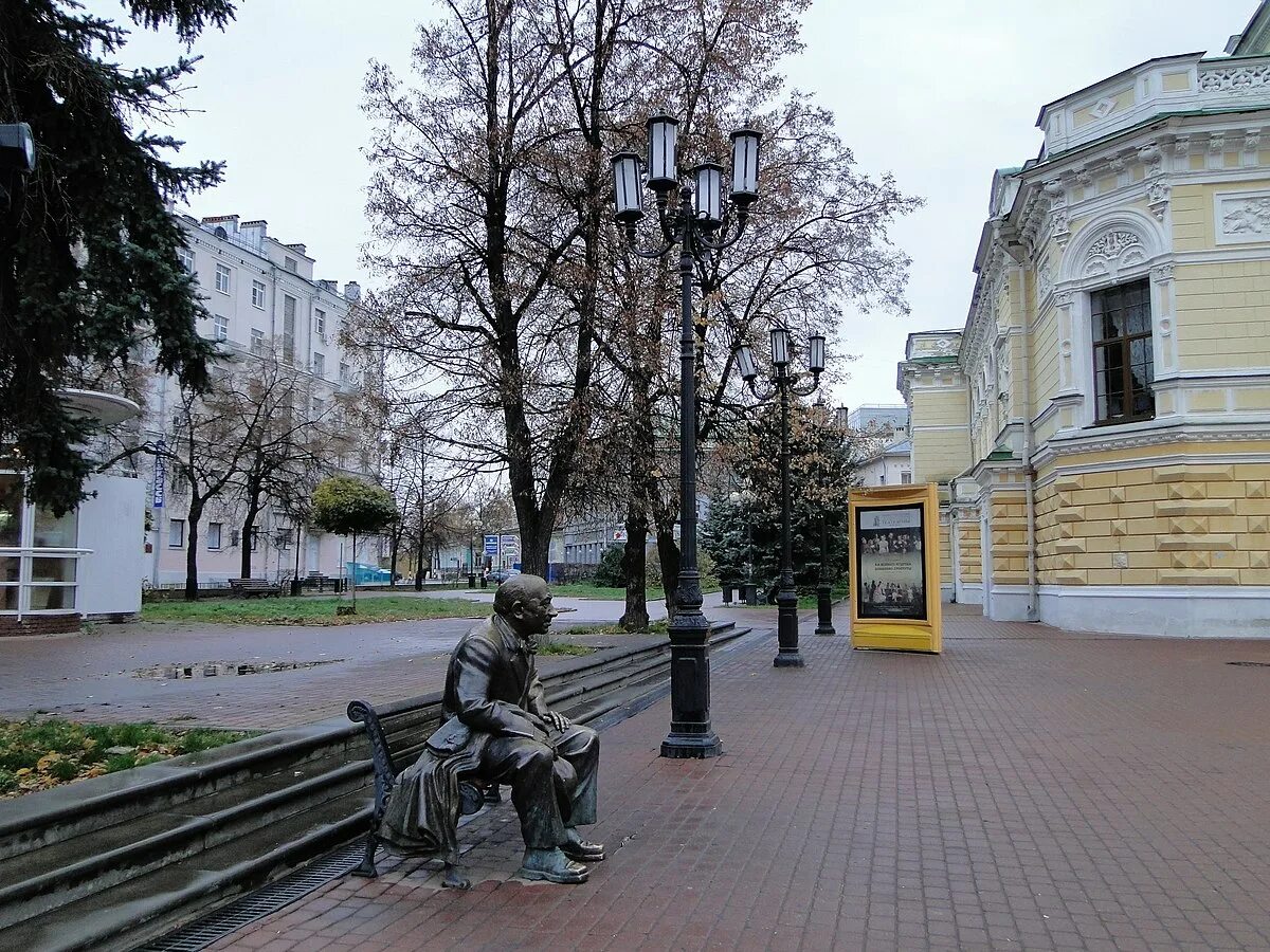 Памятник Евстигнееву в Нижнем Новгороде. Памятник Евгению Евстигнееву в Нижнем Новгороде. Памятники большой Покровской в Нижнем Новгороде е а Евстигнеев. Сквер Евстигнеева Нижний Новгород. Театр евстигнеева нижний