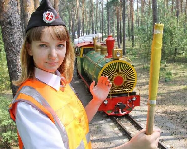 Комплект железнодорожник. Юный железнодорожник. дети железнодорожники. форма джд. форма детской железной дороги.