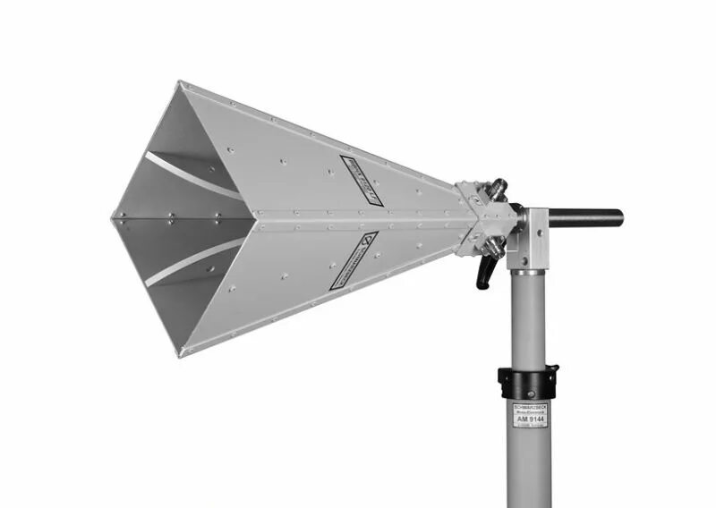 Horn antenna. Рупорные антенны Schwarzbeck. Рупорная антенна 10 ГГЦ. Поляризация рупорной антенны. Рупорная антенна СВЧ.