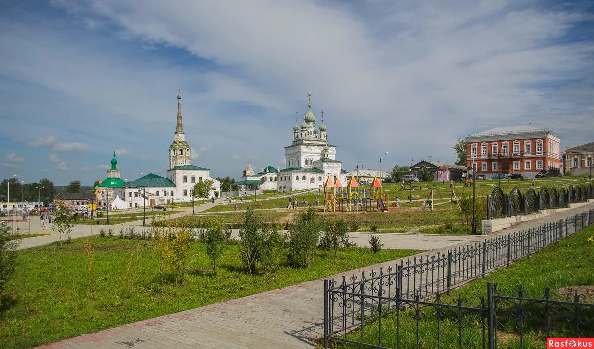 Соликамск большой город. Город Соликамск Пермский край. Соликамск Пермский край набережная. Город Соликамск Пермский край достопримечательности. Набережная Соликамск Боровск.