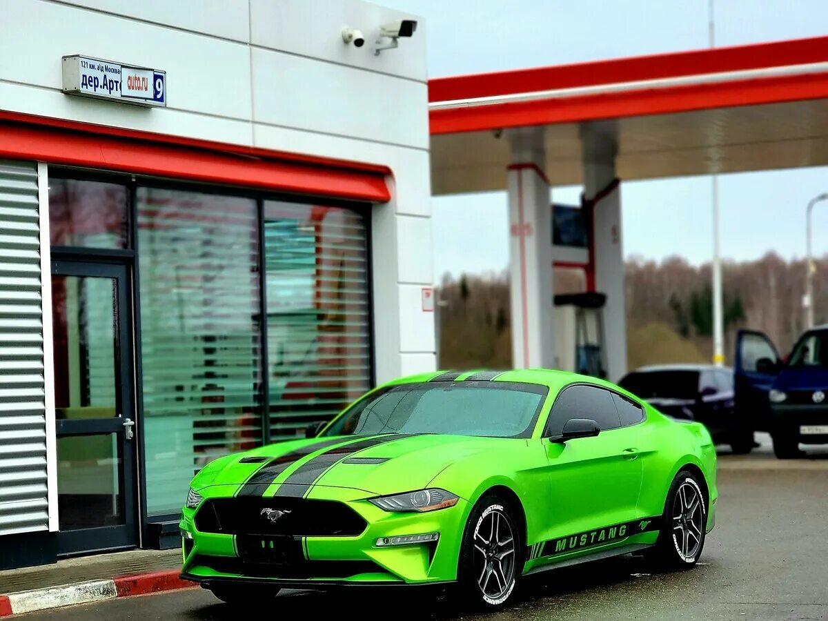 Автомобили с пробегом зеленый. Ford Mustang vi. Зеленый купе. Мустанг за 2 миллиона. Форд зеленый.