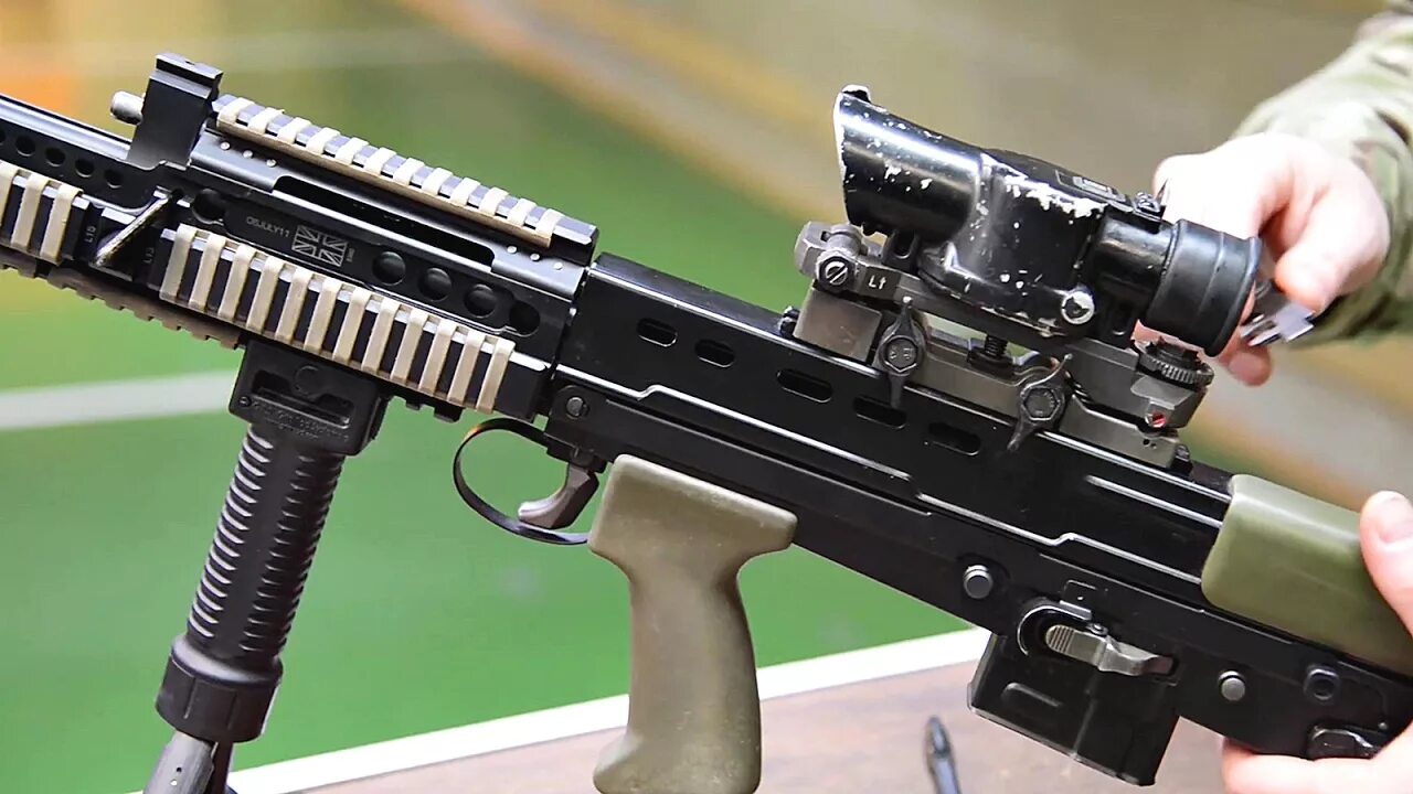 Л 85 а 2. Штурмовая винтовка sa80 a2 l85a2. Винтовка энфилд l85. L85 винтовка. Британская штурмовая винтовка l85.