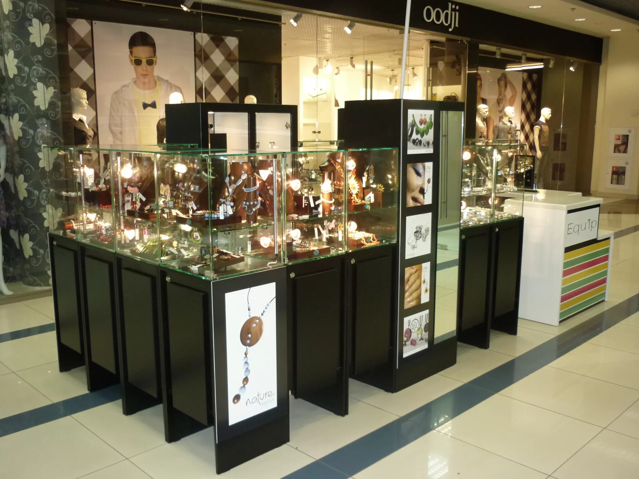 ювелирный магазин moment. магазин momnt. ювелирный магазин moment jewelry. планировка ювелирного магазина. Moment jewelry.