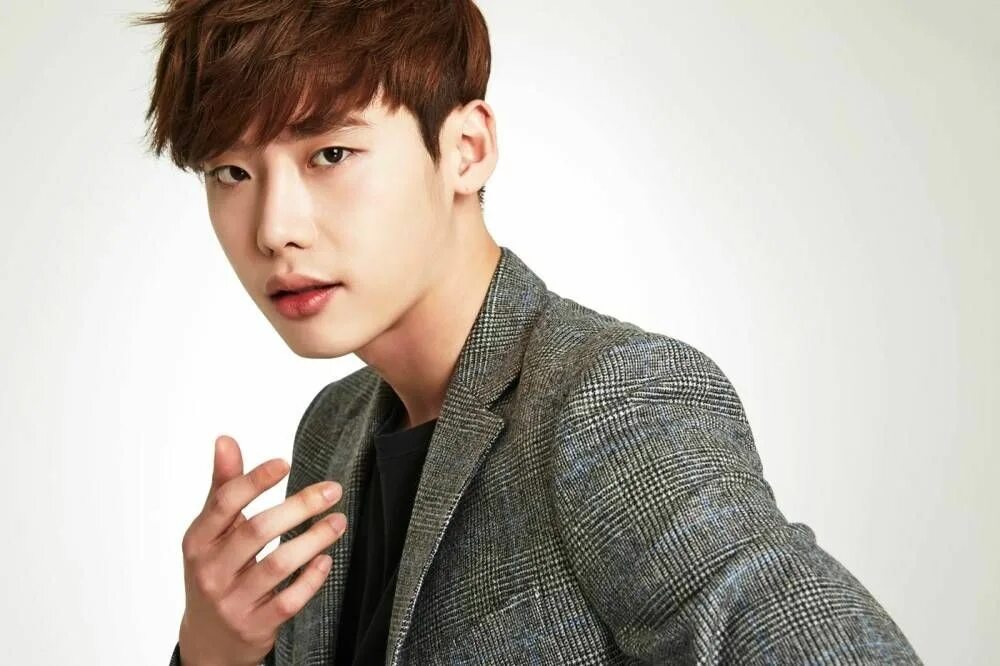 Вок актер. Lee Jong Suk. Актер ли Чон сок. Ли Чон сок (Lee Jong Suk). Ли Чон сок 2022.