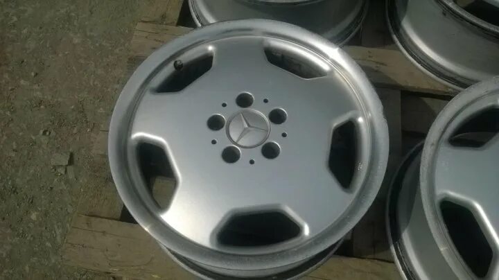Диски мерседес r17. Диски мерседес r17 оригинал. мерседес r170 диск колесный сверловка. vita мерседес 1997 диски оригинал. сверловка на дисках мерседес.