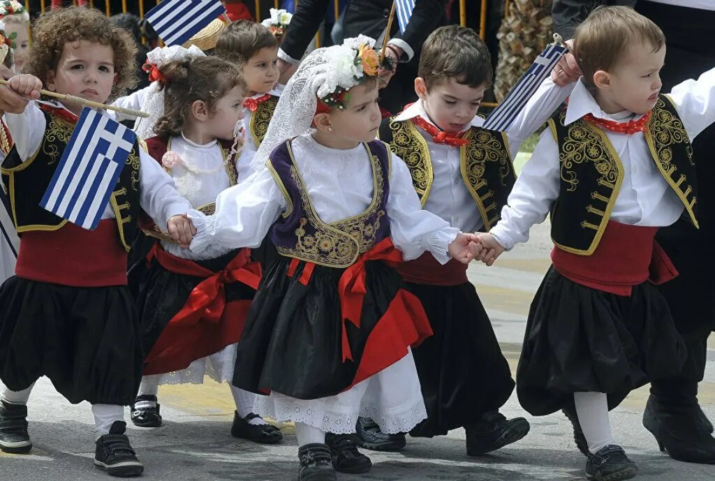 Греческий для детей. Национальный танец Греции. Народный танец Греции. Народная одежда Греции. Греки национальный костюм.