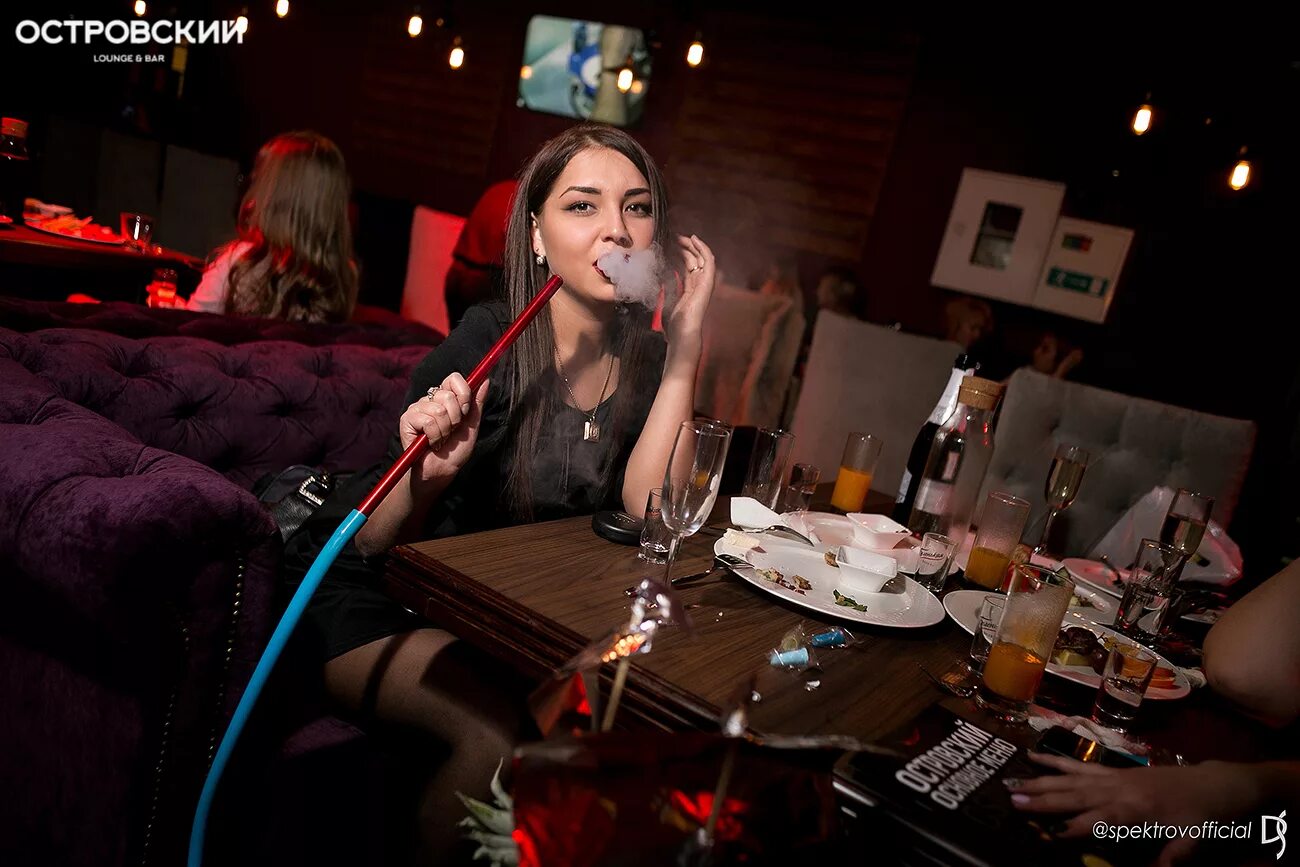 Красивые фото в казани девушки. Плохое кафе. Казанская девочка виктория слепова. Елена корикова винтаж. Плохая девочка казань.