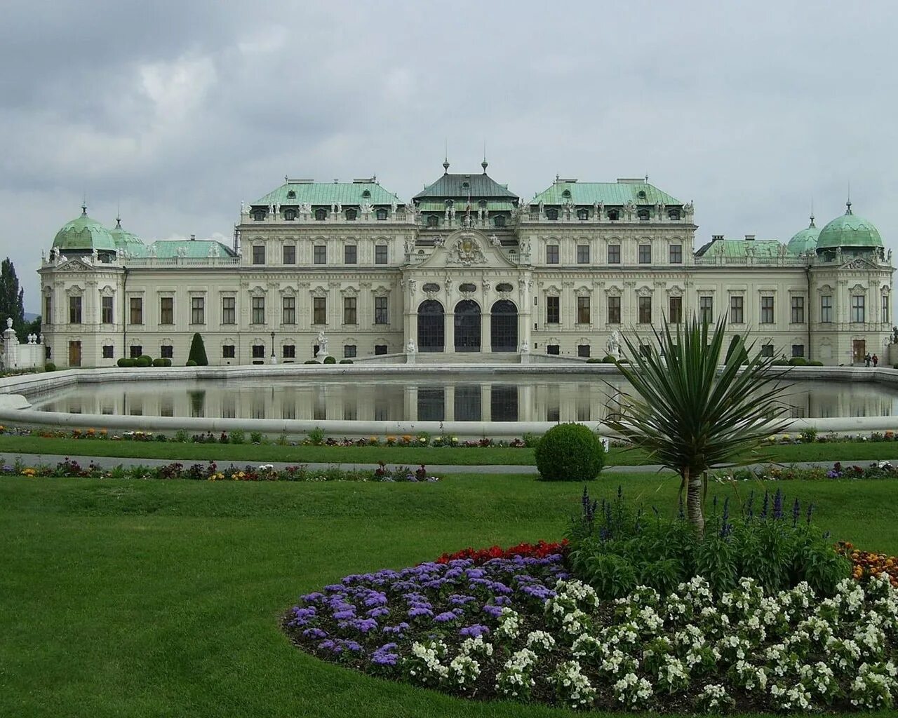 дворцы снаружи. массандровский дворец архитектура. королевский двор версальского дворца. дворцы снаружи. поместье балтимор сша.