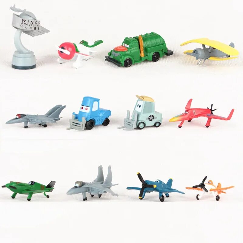 Игрушки из мультфильма самолеты. Фигурка самолета. Самолет и фигурки игрушка. Самолёты Disney игрушки.