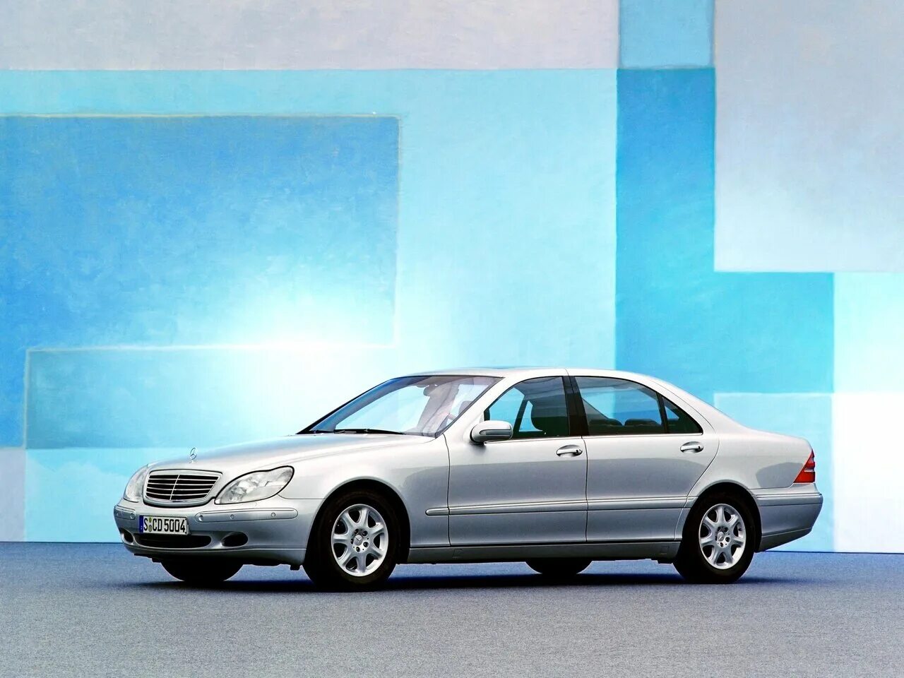 Мерседес w220 1998. Mercedes benz s class 220. W220 1998. Mercedes-benz w220. W220 1998.