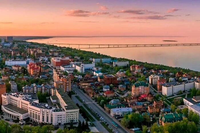 Погуляем ульяновск. Ульяновск центр города. Ульяновск центр Волга. Ульяновск достопримечательности города. Самые красивые места в Ульяновске.