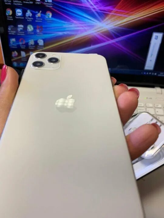 Iphone 13 серебристый. Iphone 13 pro max белый. iphone 13 pro silver. iphone 11 pro max белый. iphone 13 pro max silver.