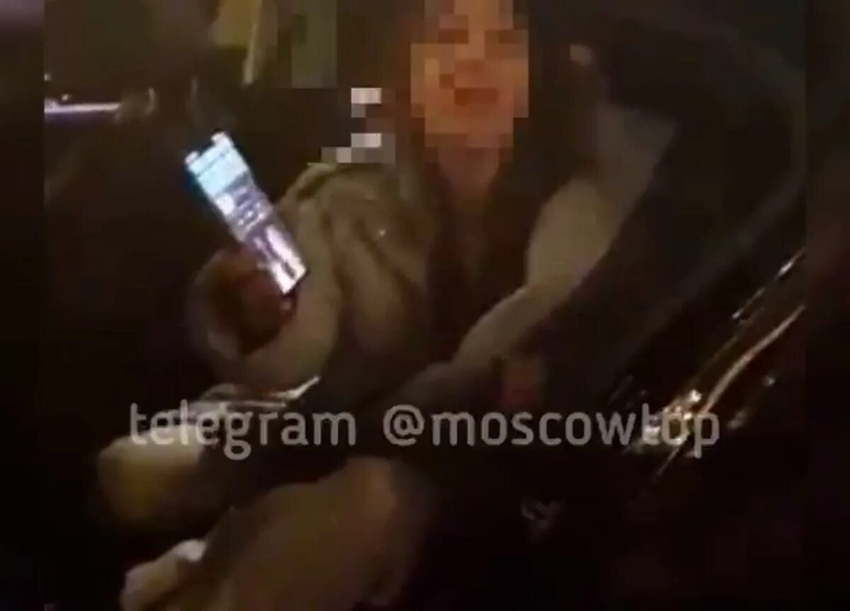 Домогательства в такси. Пьяная пассажирка в такси. Девушка водитель такси. Пассажирка такси отсосала. Баба на заднем сиденье.