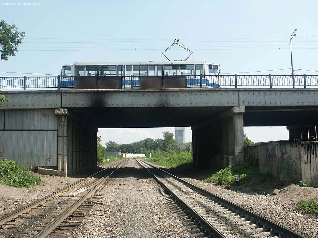 Путепровод м2 крым. Путепровод в сестрорецке. Митрофаньевский путепровод санкт-петербург. Жд эстакада. Энгельса путепровод на парнас.