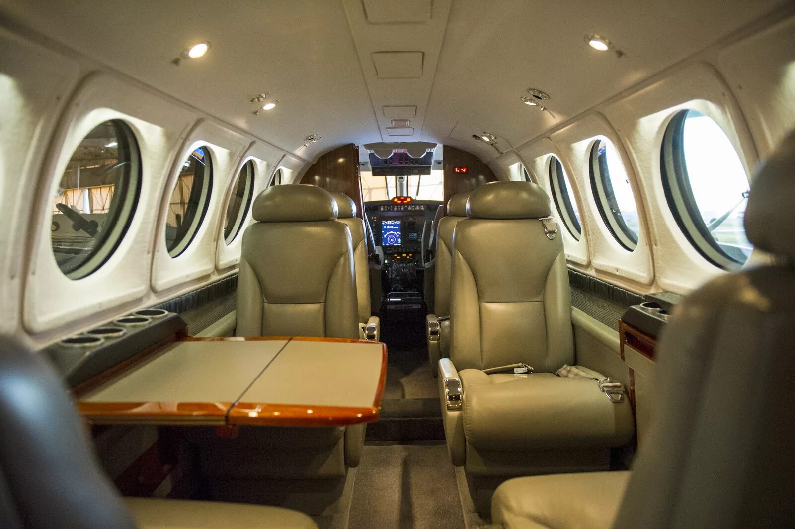 Самолет citation bravo. King air b200 gt. Gulfstream g500 interior. Аренда самолета 6 букв. G150, gulfstream aerospace.