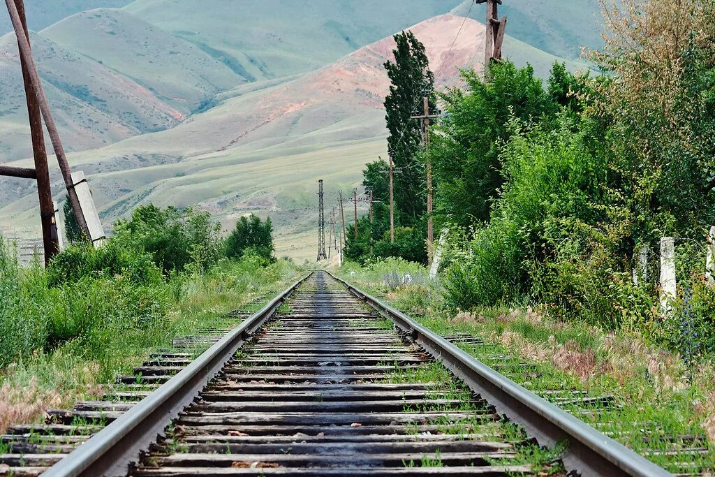 Поставь железной дороги. Железная дорога Кыргызстана. ЖД дороги Киргизии. Железная дорога Китай Кыргызстан. Железная дорога Кемин.