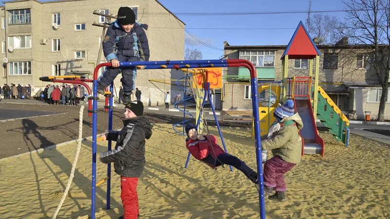 Погода в лукьяновке одесского. Лукьяновка Губкин. Микрорайон Лукьяновка. Лукьяновка Губкинский район. Губкин детская площадка.