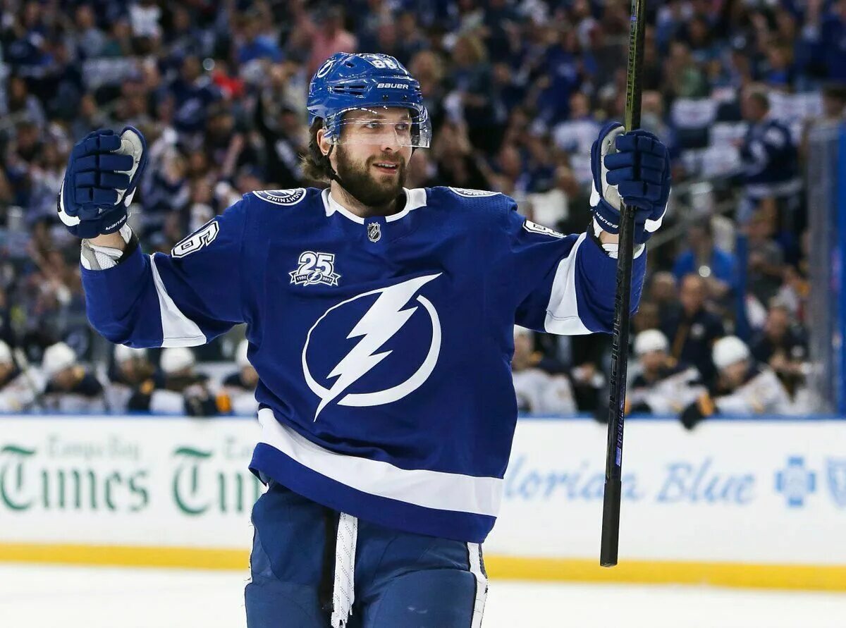 Никита кучеров нхл. Никита кучеров. Кучеров сегодня. Никита кучеров. Кучеров фотосессия хоккеист.