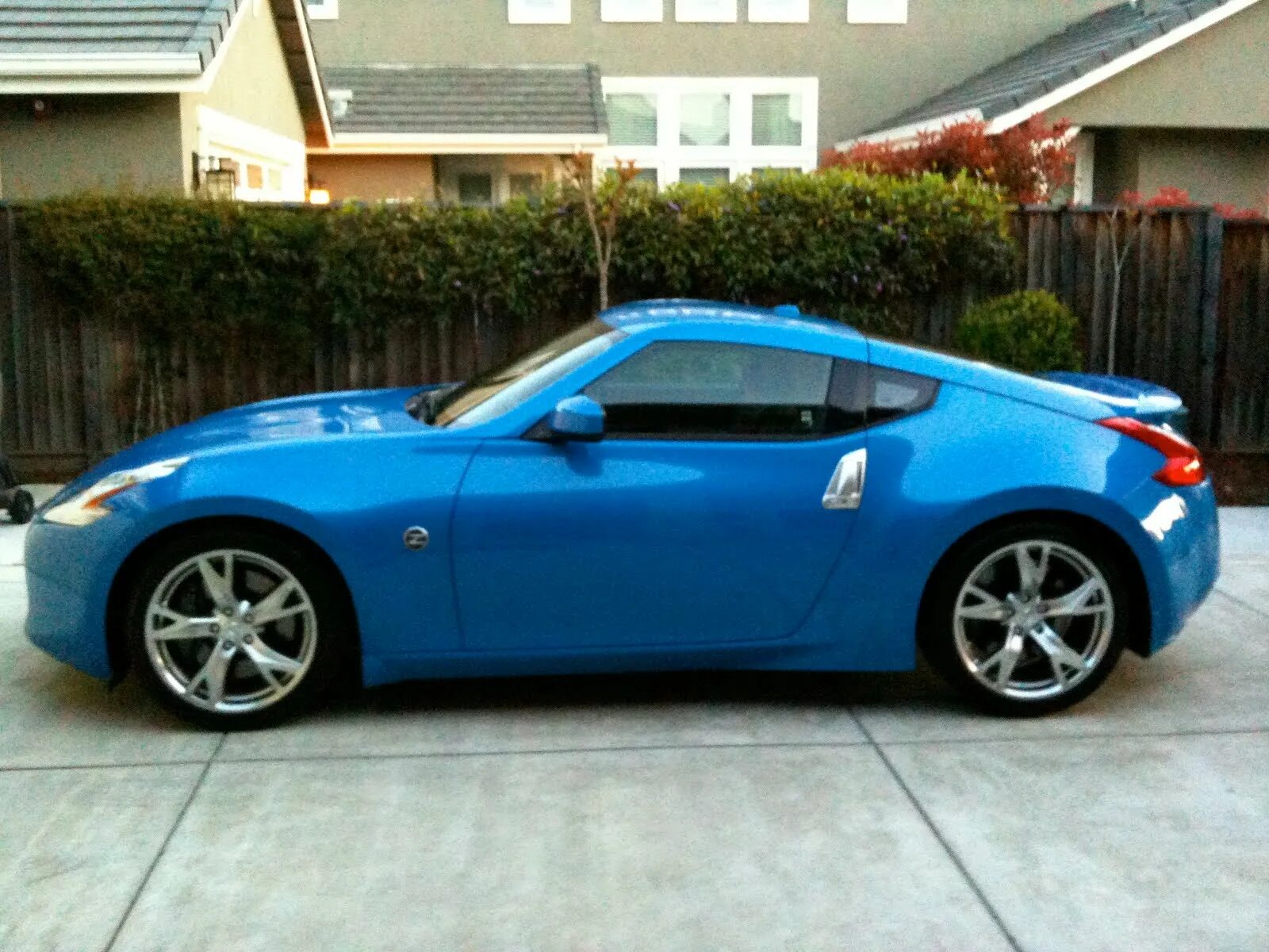 Blue sport. Nissan 370z Blue Color. Nissan z Life синий. Цвет машины Sky. Цвет Stone Blue car.