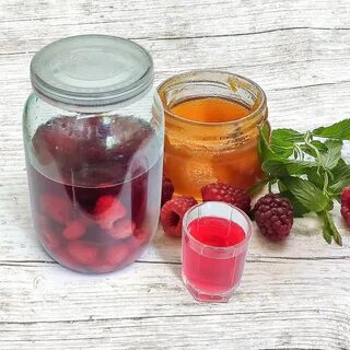 Настой малины на самогоне