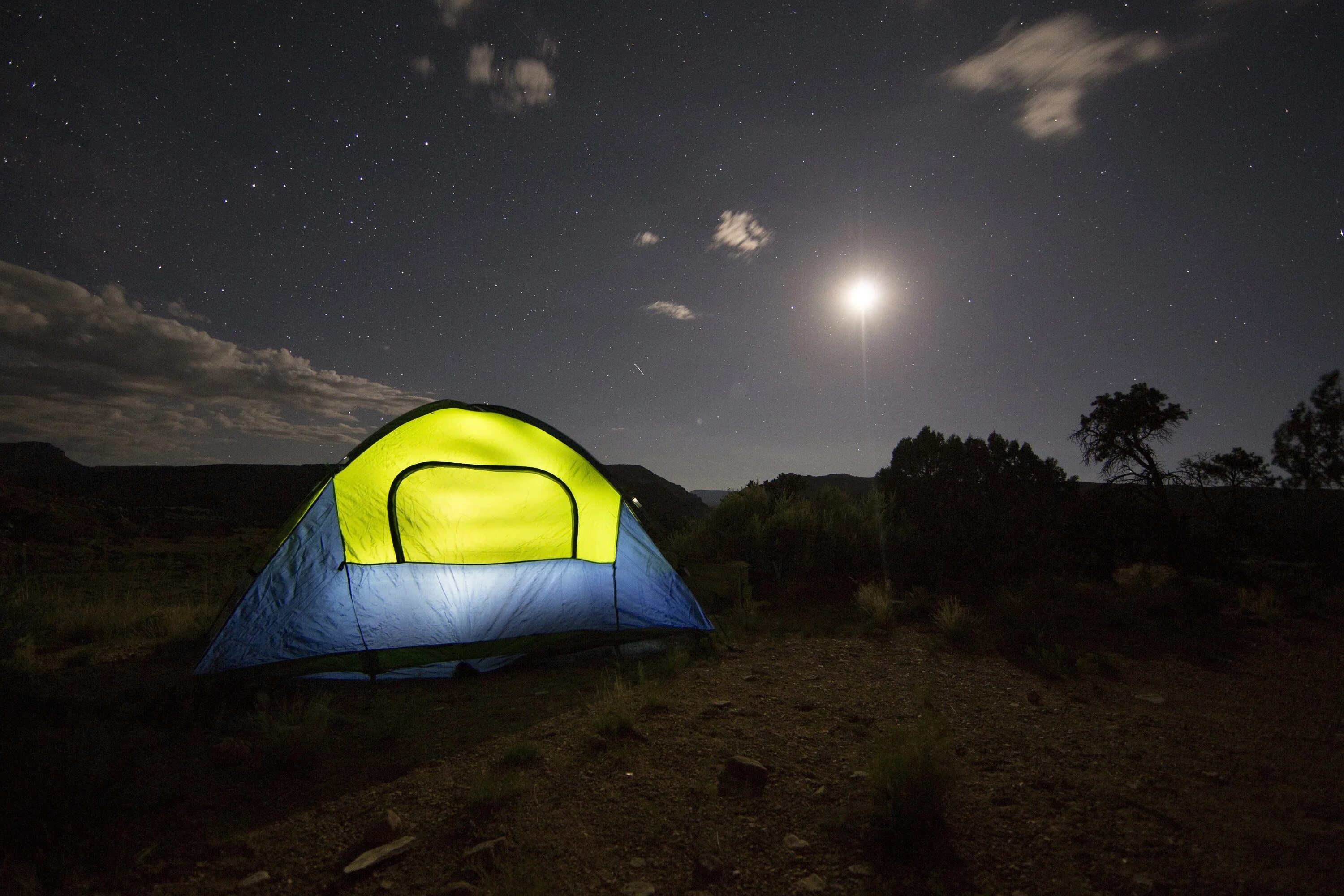 Night camp. Палатка Camping Tent. Палатка kailas Holiday 4 Camping Tent Inca Yellow. Палатка Terra Nova Cosmos Tent. Палатка ночью.