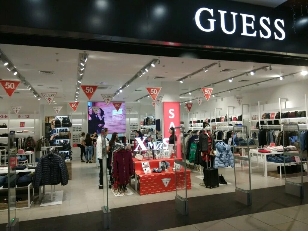 Гесс воронеж. Guess Саратов Триумф. Гесс магазин. Магазин guess Саратов. Guess Ижевск.