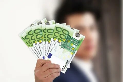 Сколько денег испания
