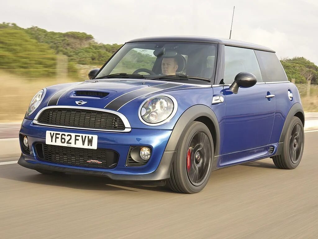 Мини купер похожие. Mini Cooper JCW r56. Mini Cooper r55. БМВ мини Джон Купер. Лифан мини Купер.