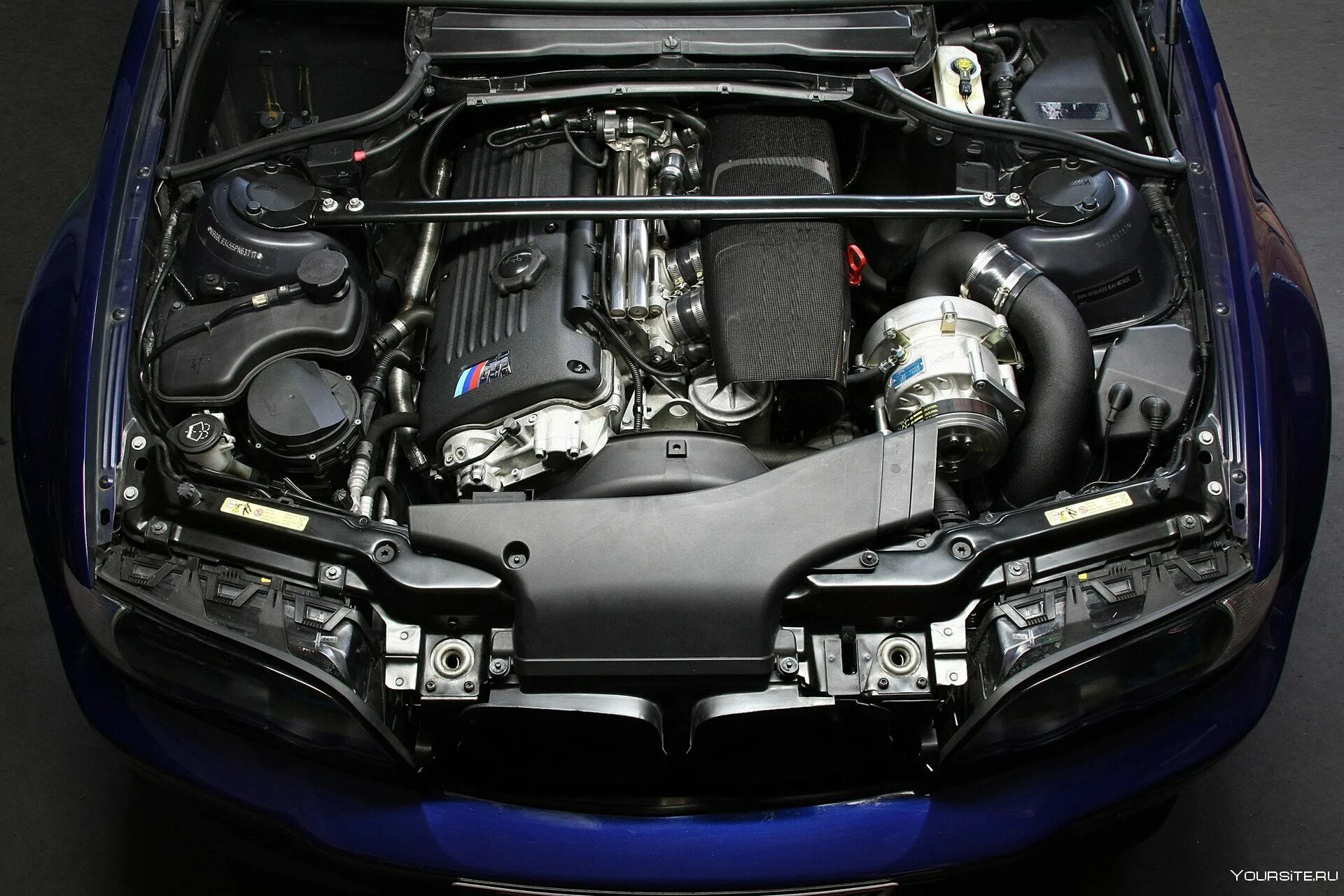 BMW m3 e46 мотор. M3 e46 двигатель. BMW m3 e46 engine. Двигатель BMW m3 e90. Машина с открытым капотом